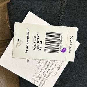 BNWT Beyond Yoga Space Dye Out of Pocket Capri in Darkest Night